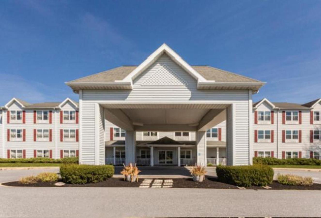 Lancaster Inn & Suites Manheim Exterior foto