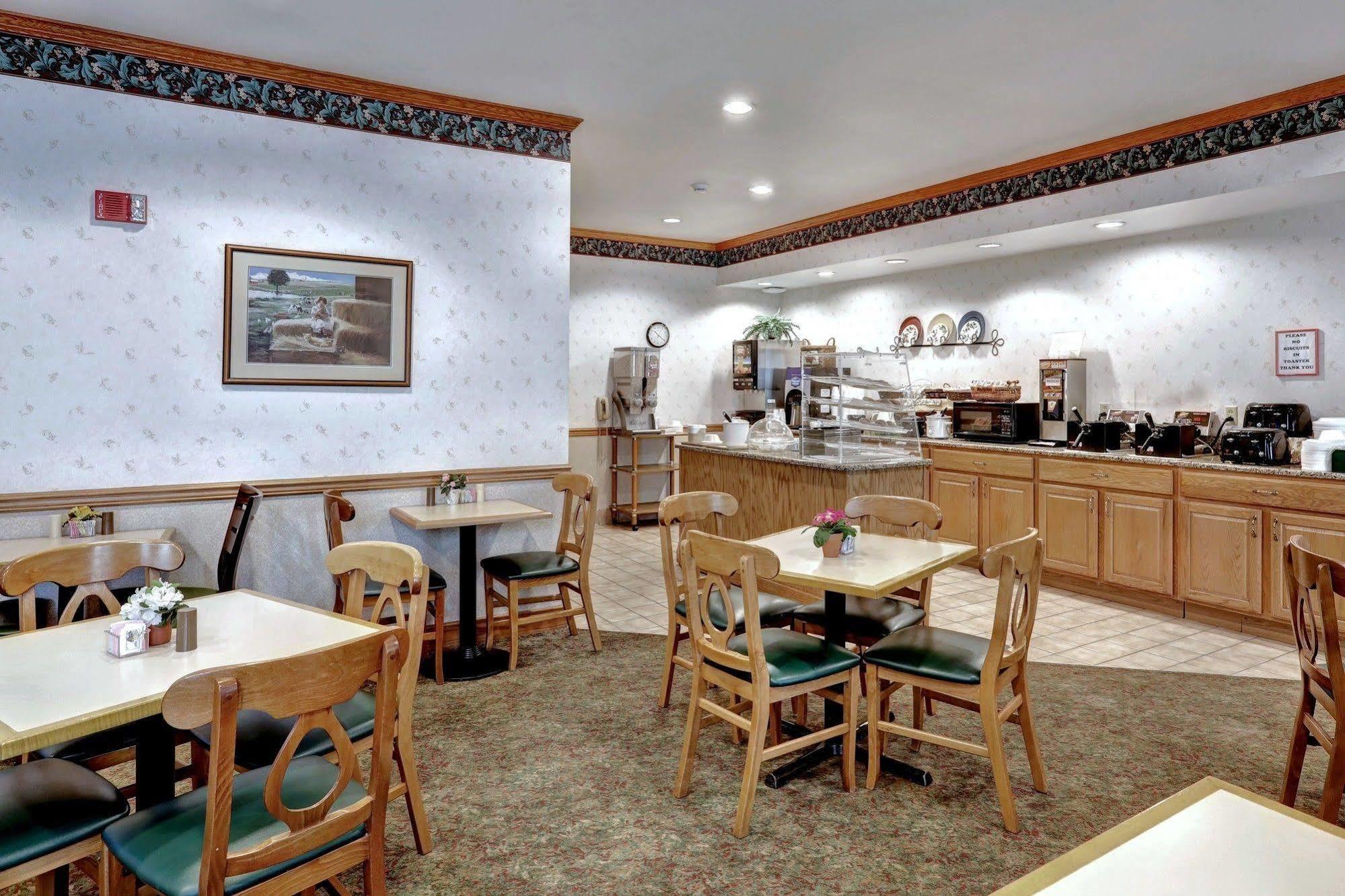 Lancaster Inn & Suites Manheim Exterior foto
