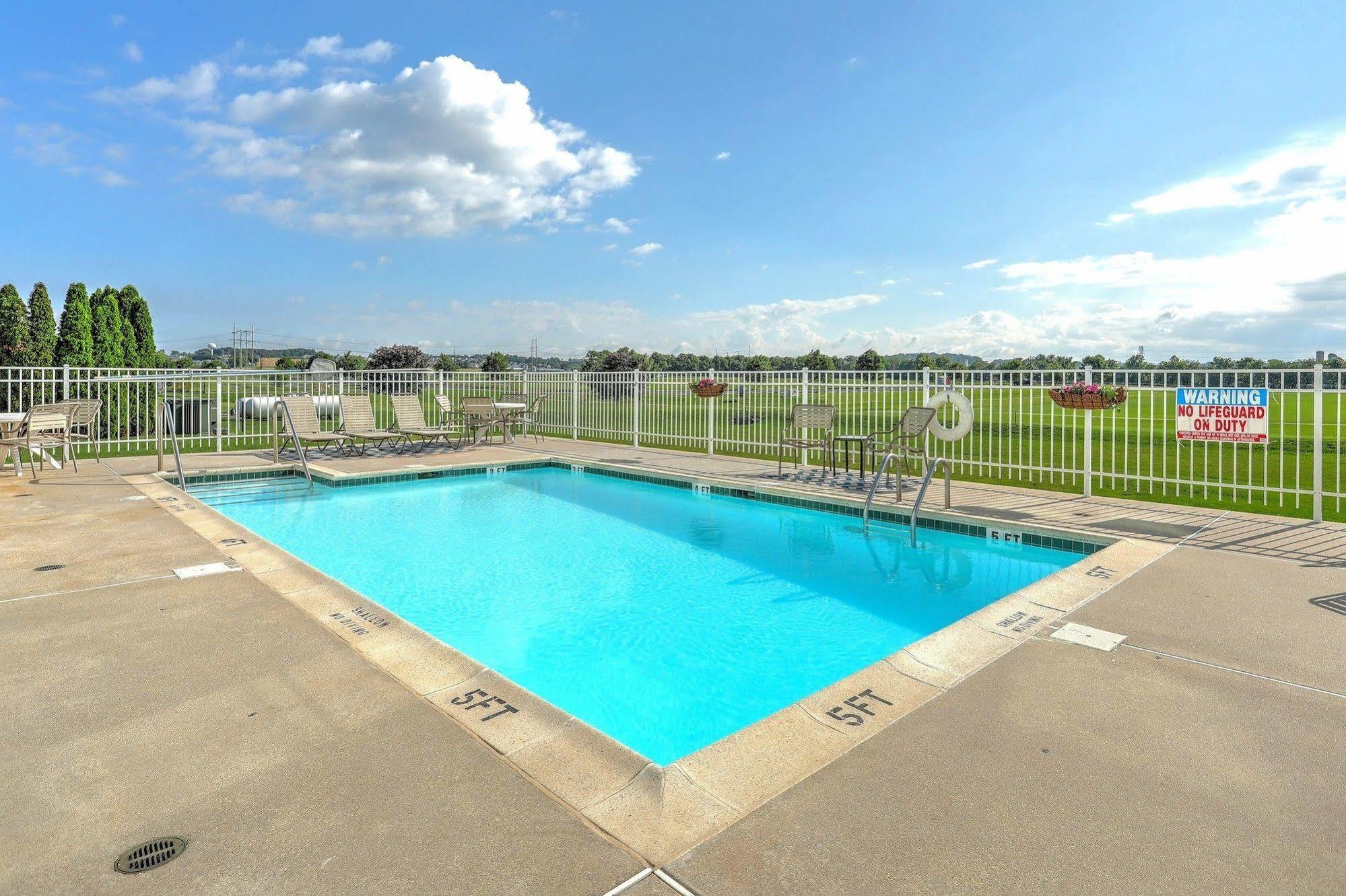 Lancaster Inn & Suites Manheim Exterior foto